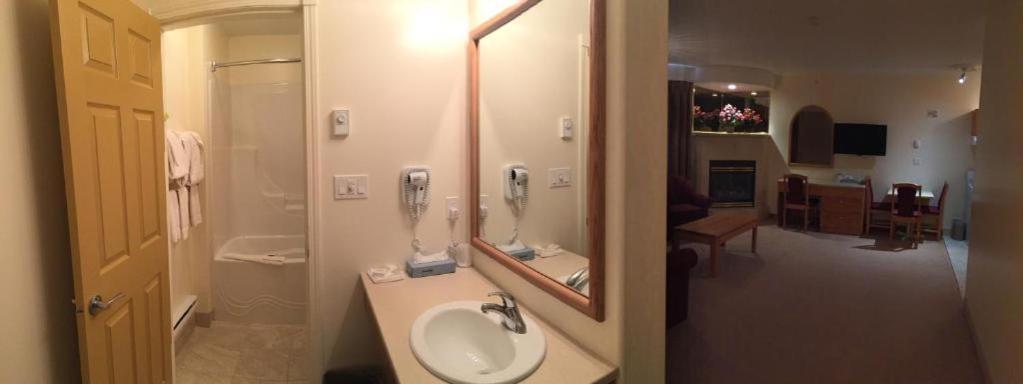 New Imperial Suites Уайткорт Екстериор снимка